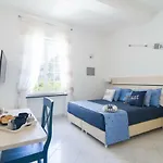 Aquamarine Relaxing Capri Suites
